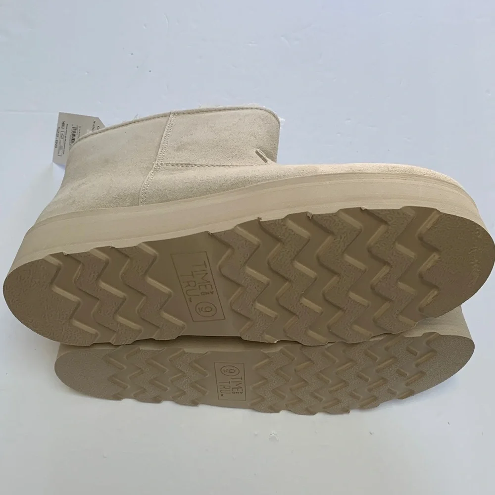 Time and Tru Genuine Leather Winter Boots for Women. Size:9 Brand New with Tags.